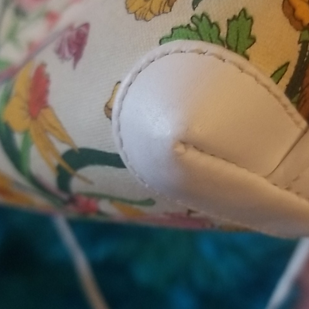 Gucci Shoulder Bag - Picture 3 of 11